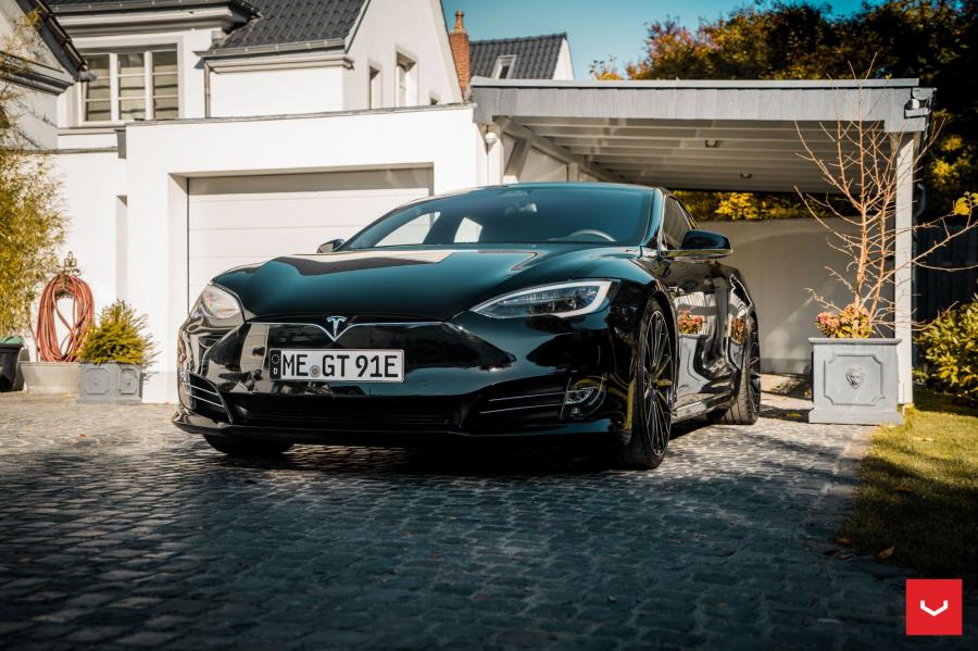  Tesla Model S on Vossen Wheels (VFS-2) 2018 года  (фото 18 из 43)